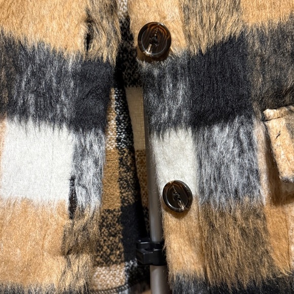 Fuzzy crop Plaid Jacket with Button Closure by Kate & Mallory women’s large - Picture 5 of 11